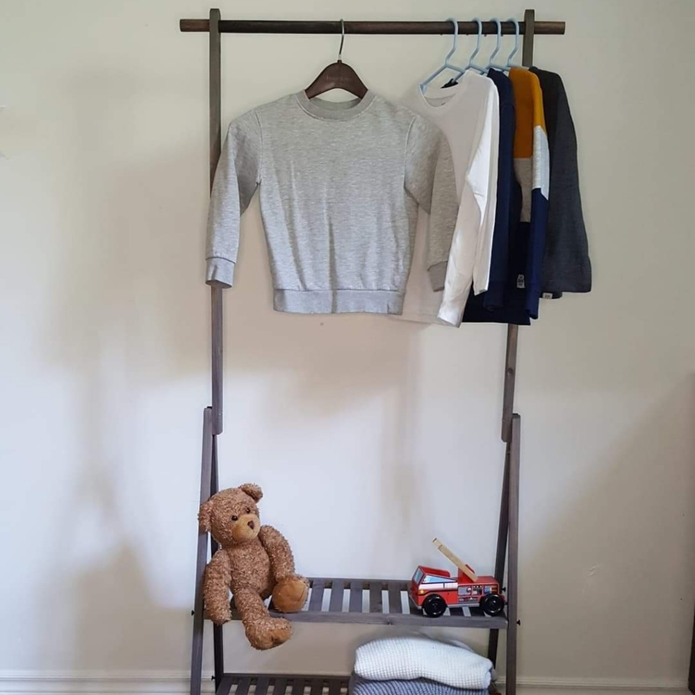gray pullover sweater